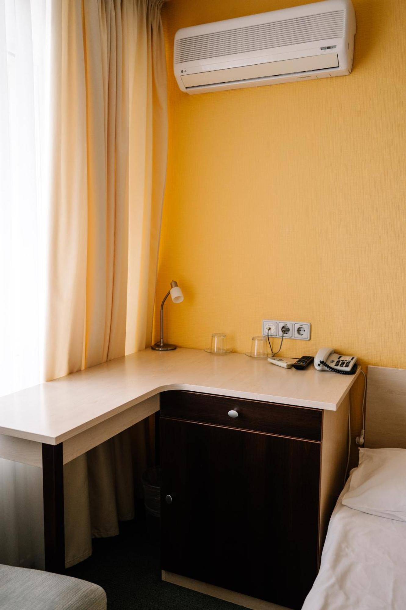 7 Days Hotel Kamyanets-Podilskyi エクステリア 写真