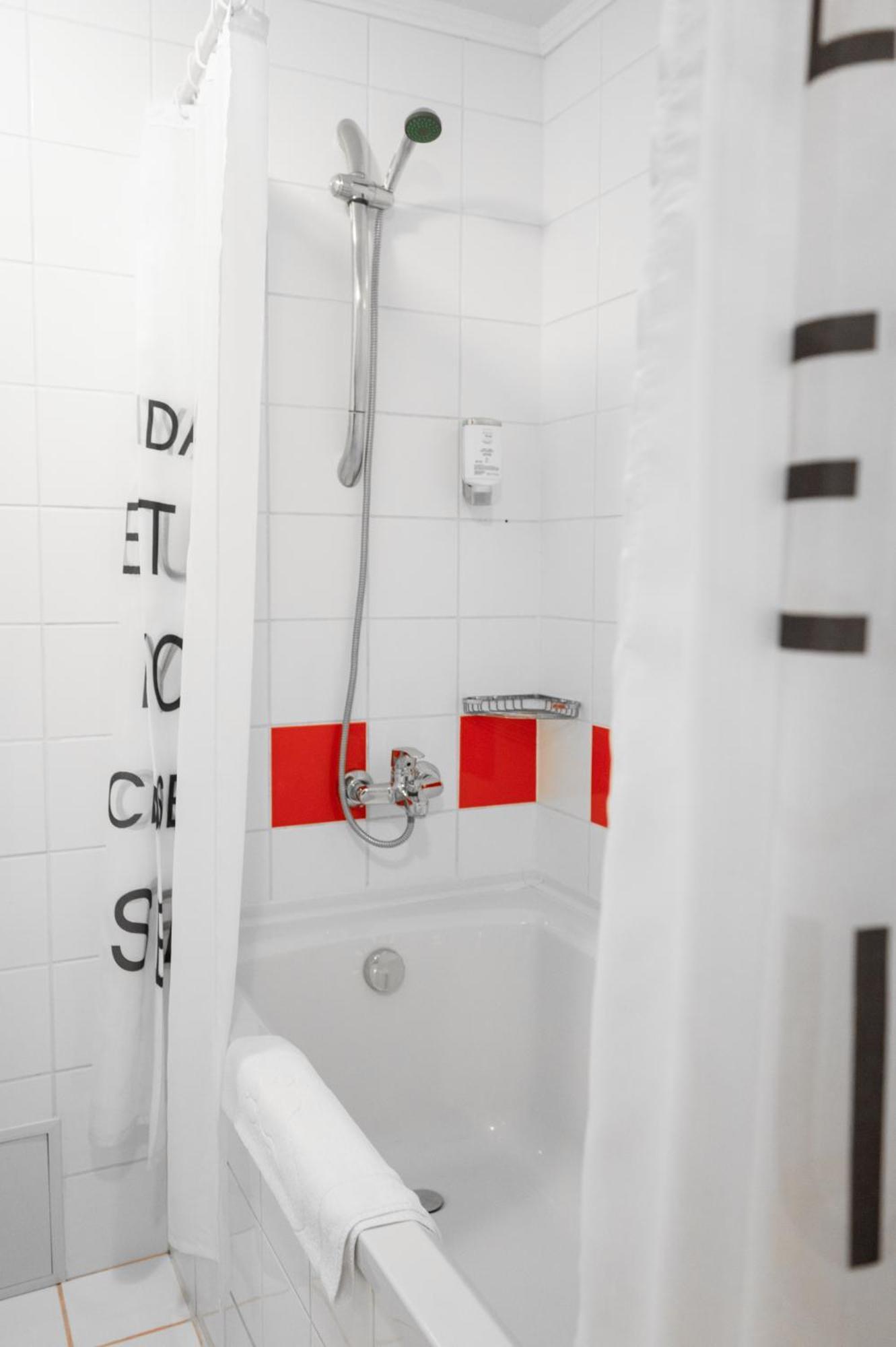 7 Days Hotel Kamyanets-Podilskyi エクステリア 写真
