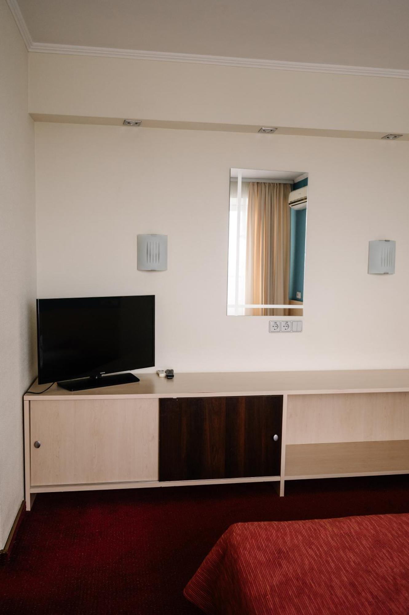 7 Days Hotel Kamyanets-Podilskyi エクステリア 写真
