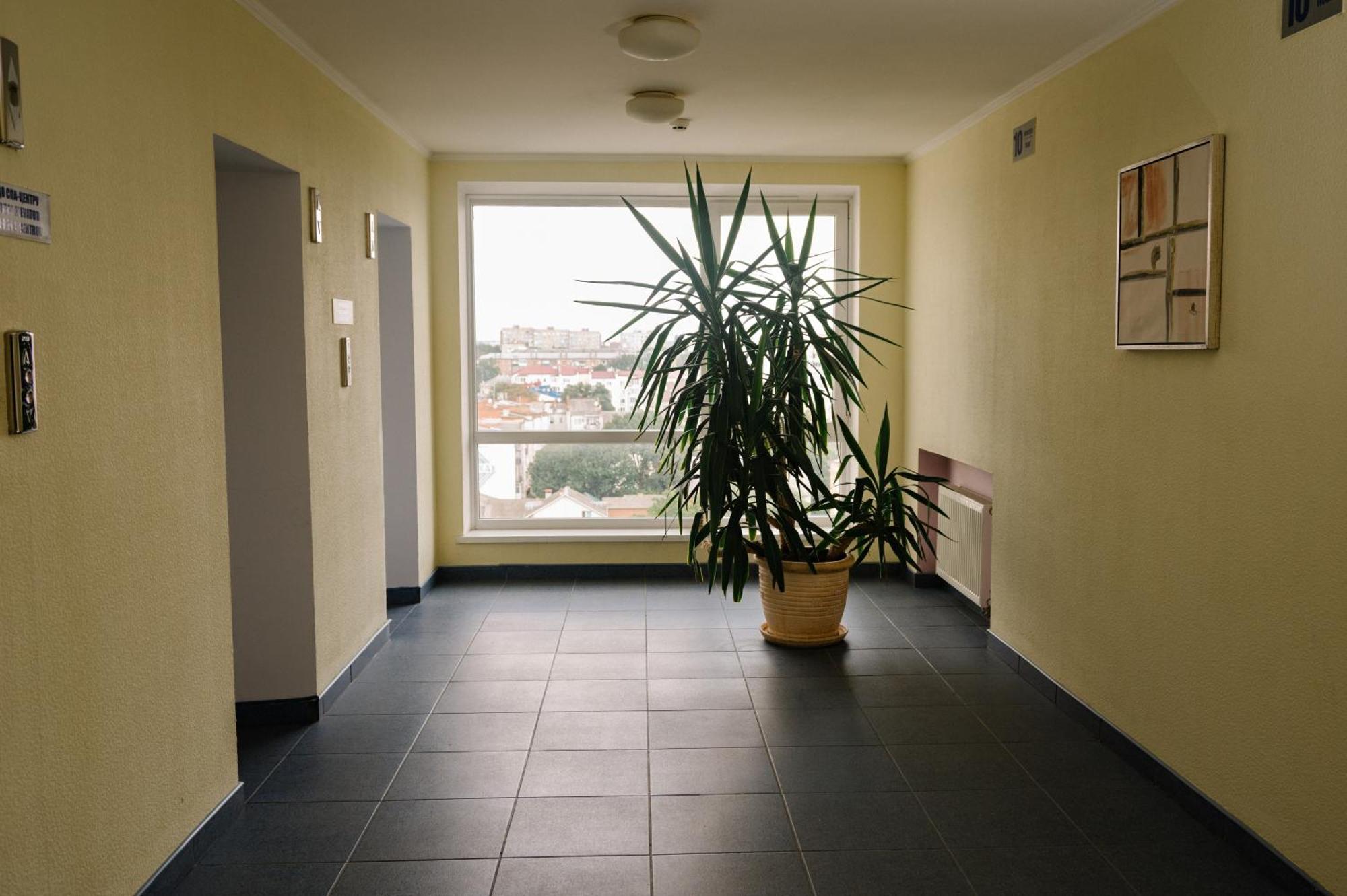 7 Days Hotel Kamyanets-Podilskyi エクステリア 写真