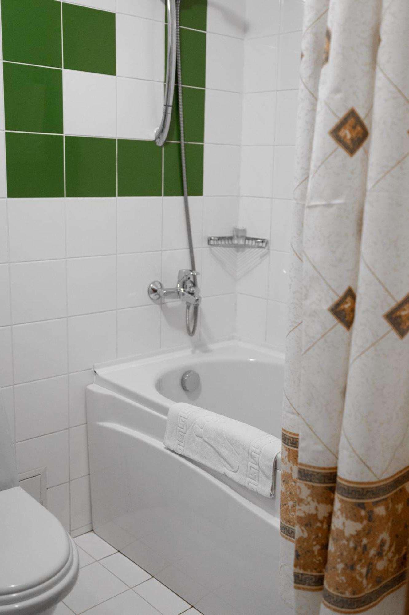 7 Days Hotel Kamyanets-Podilskyi エクステリア 写真
