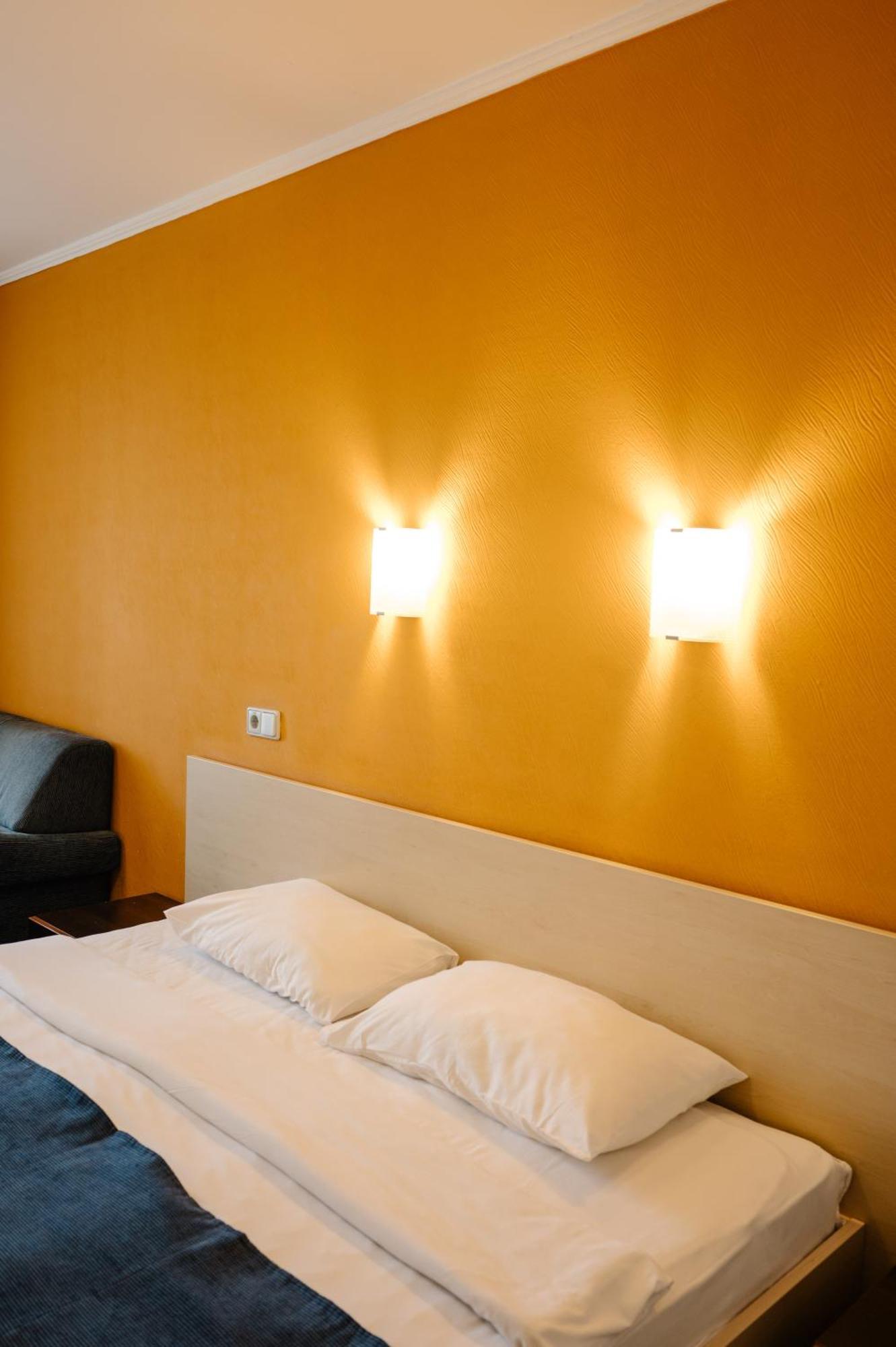 7 Days Hotel Kamyanets-Podilskyi エクステリア 写真