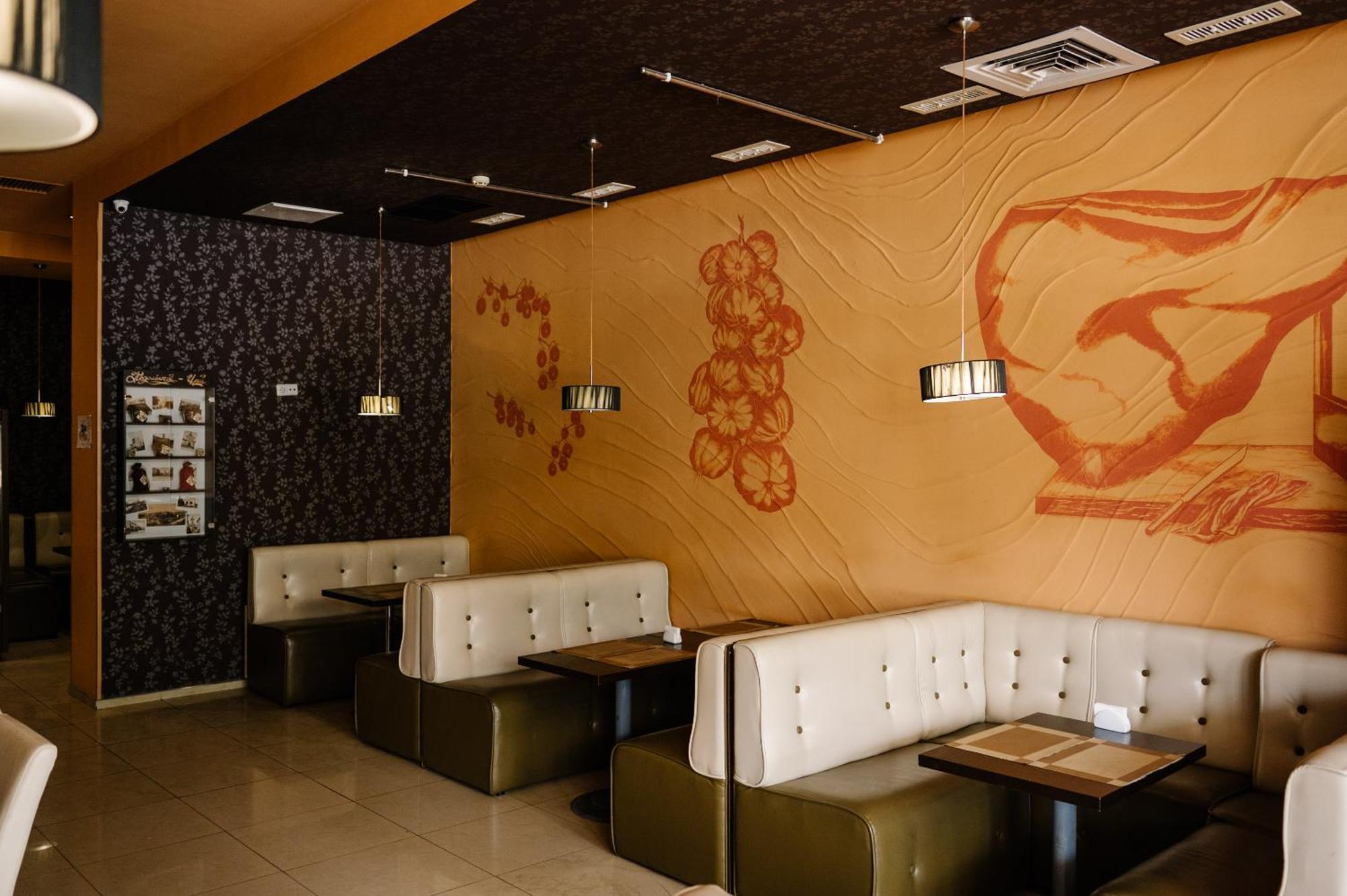 7 Days Hotel Kamyanets-Podilskyi エクステリア 写真
